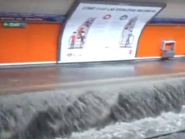 Una estación del metro de Madrid inundada