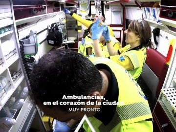 Vive de primera mano lo que ocurre dentro de una ambulancia Vive de primera mano lo que ocurre dentro de una ambulancia