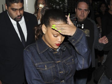 Rihanna no tiene el día para fotos Rihanna no tiene el día para fotos