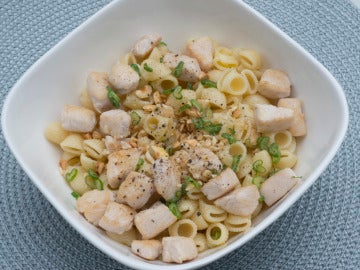 Ensalada de pasta, pavo y avellanas Ensalada de pasta, pavo y avellanas