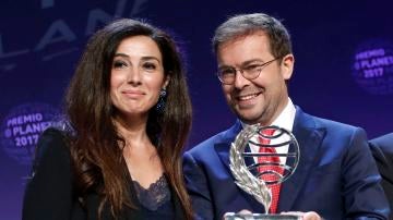 Javier Sierra y Cristina López Barrio, ganador y finalista del Premio Planeta 2017 Javier Sierra y Cristina López Barrio, ganador y finalista del Premio Planeta 2017
