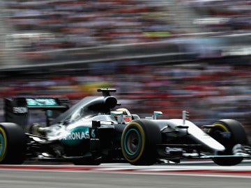 Lewis Hamilton pilota su Mercedes sobre el asfalto de Austin Lewis Hamilton pilota su Mercedes sobre el asfalto de Austin