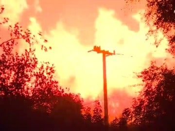 El fuego sigue arrasando California