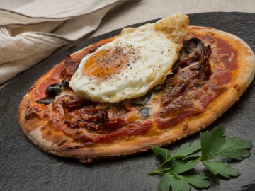 Pizza con huevo frito Pizza con huevo frito