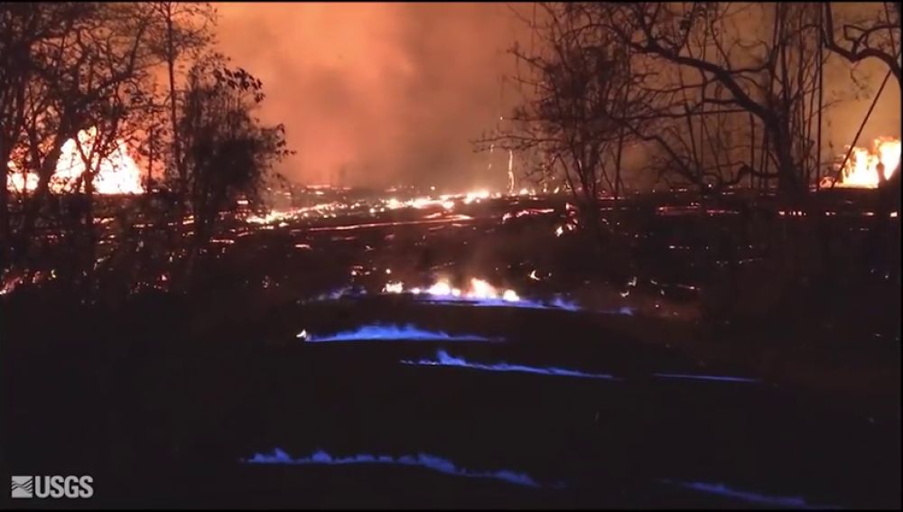 La erupción del volcán Kilauea provoca unas curiosas llamas azules 