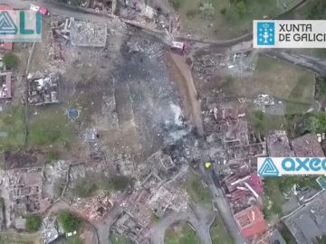 Un dron graba cómo quedó la zona de la explosión en la pirotecnia clandestina de Tui Un dron graba cómo quedó la zona de la explosión en la pirotecnia clandestina de Tui