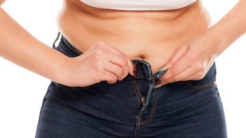 Mujer con grasa abdominal Mujer con grasa abdominal