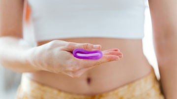 Usando copa menstrual Usando copa menstrual