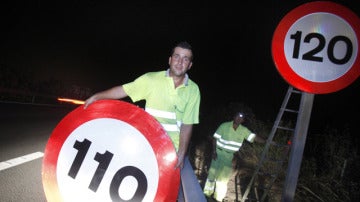 Cambio de señales en una autovía de Córdoba