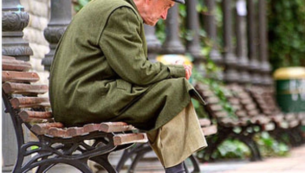 Sentirse solo aumenta el riesgo de demencia en la tercera ...
