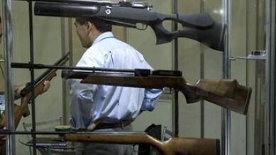 Las compras de armas marcaron en diciembre un nuevo récord en Estados Unidos 