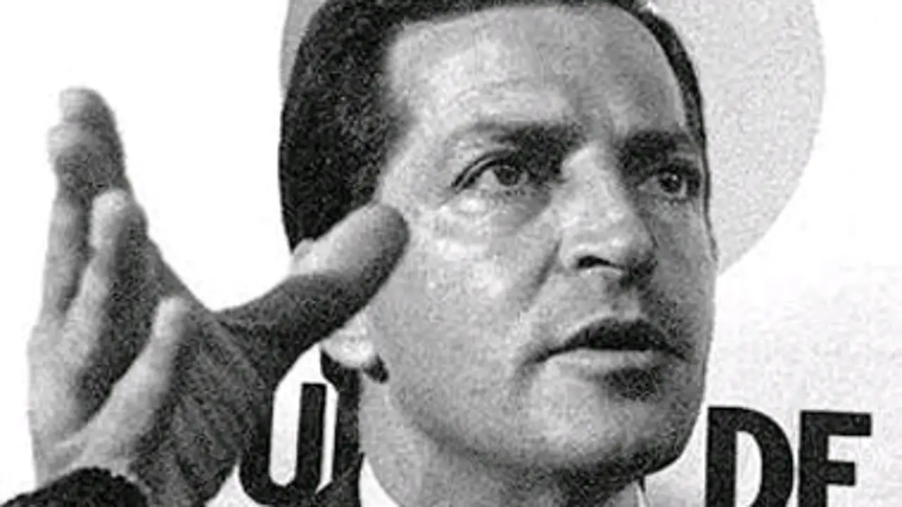 La figura de Adolfo Suárez cae tras su dimisión como presidente