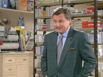 Farmacia de Guardia: Capítulo 7 "Fórmula Magistral" Farmacia de Guardia: Capítulo 7 "Fórmula Magistral"