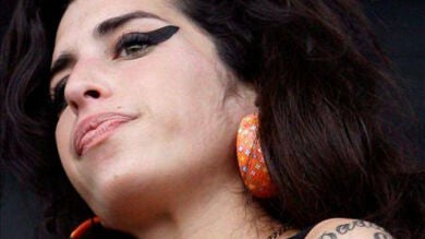 Amy Winehouse suspende sus próximos conciertos tras ser abucheada en Belgrado 