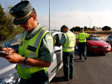 Guardia Civil haciendo controles Guardia Civil haciendo controles
