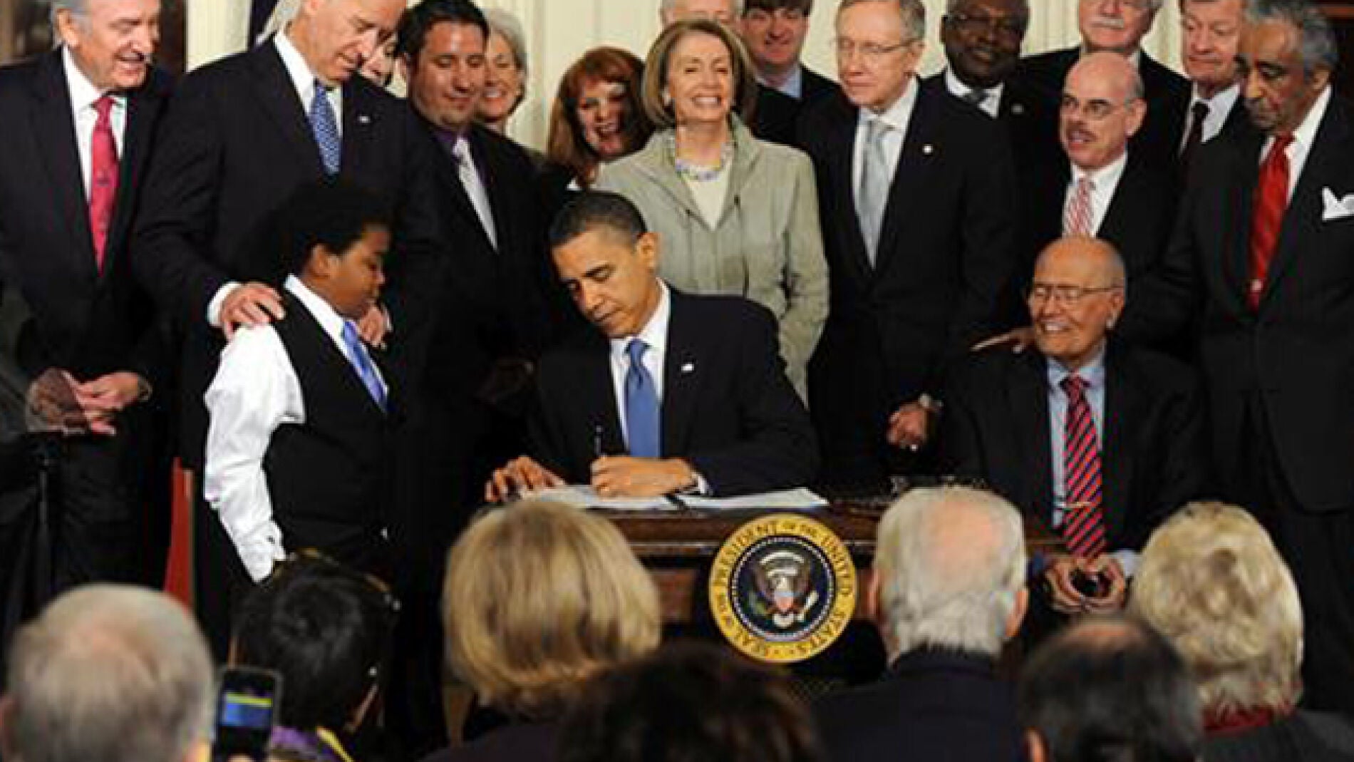 Obama firma su esperada reforma sanitaria