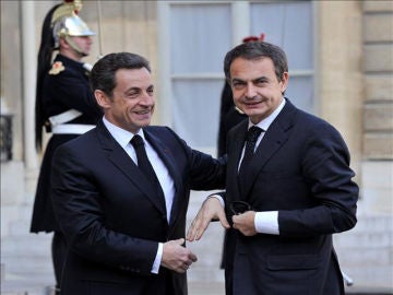 Sarkozy y Zapatero en el funeral