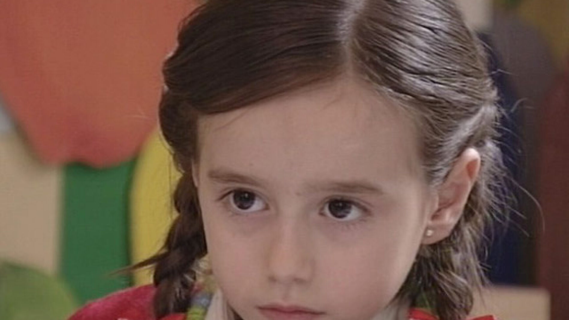 Luc&iacute;a lee la mente