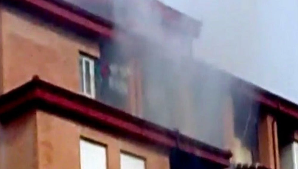 Pánico en el incendio de una vivienda en Jaén