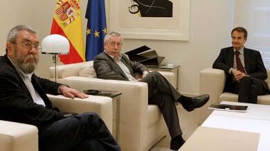 Caras largas al inicio de la reunión