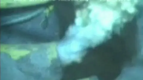 Primeras imágenes de la fuga de crudo de BP Primeras imágenes de la fuga de crudo de BP