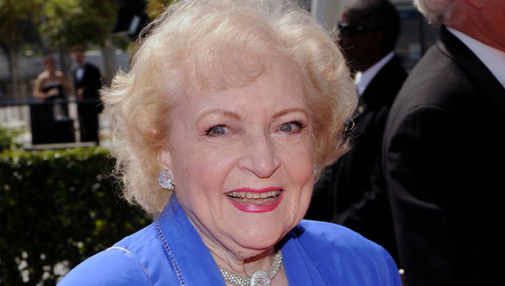 Betty White es apoyada para los Oscar