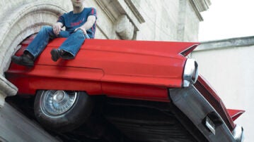Rémi Gaillard sobre un cadillac