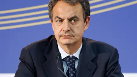 Zapatero plantea subir los impuestos Zapatero plantea subir los impuestos