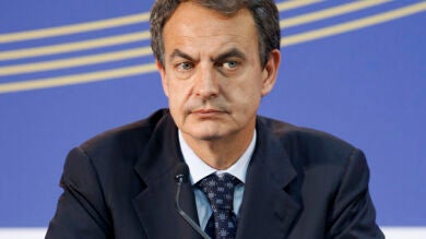 Zapatero plantea subir los impuestos 
