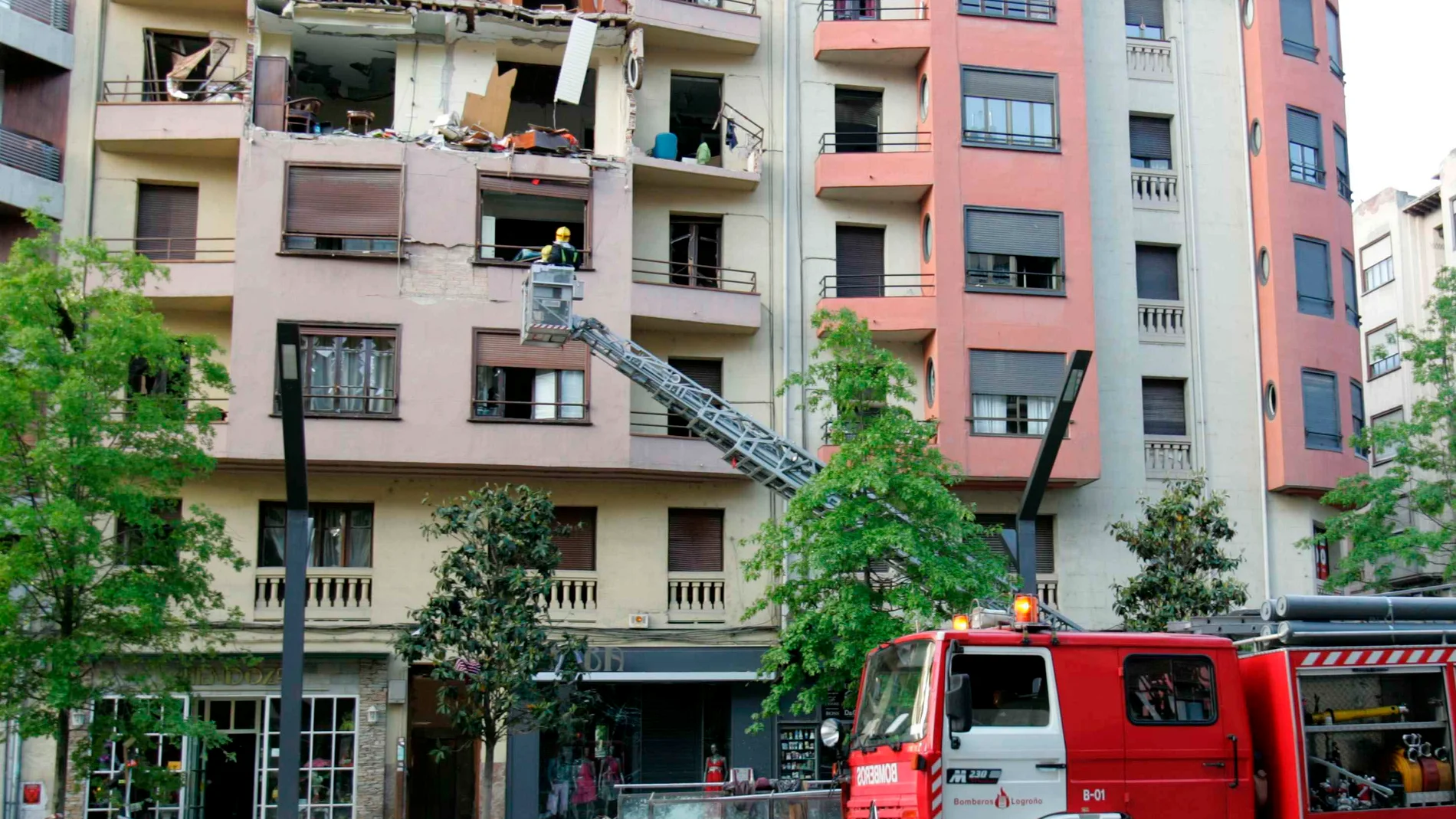 Cuatro muertos en una explosión de gas en Logroño Cuatro muertos en una explosión de gas en Logroño