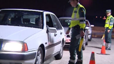 Conducir bajo los efectos del alcohol o las drogras podría costar 1.000 euros