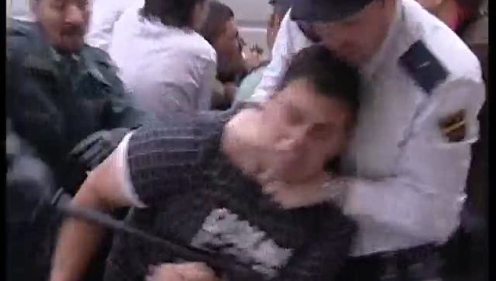 Su padre asesinó a su madre