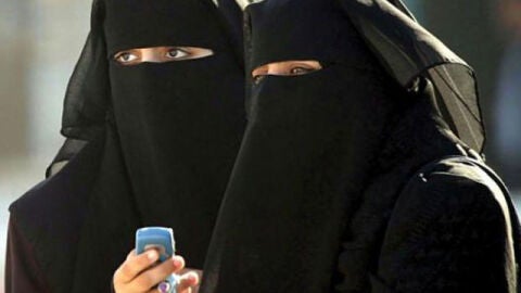 Lleida proh&iacute;be el burka
