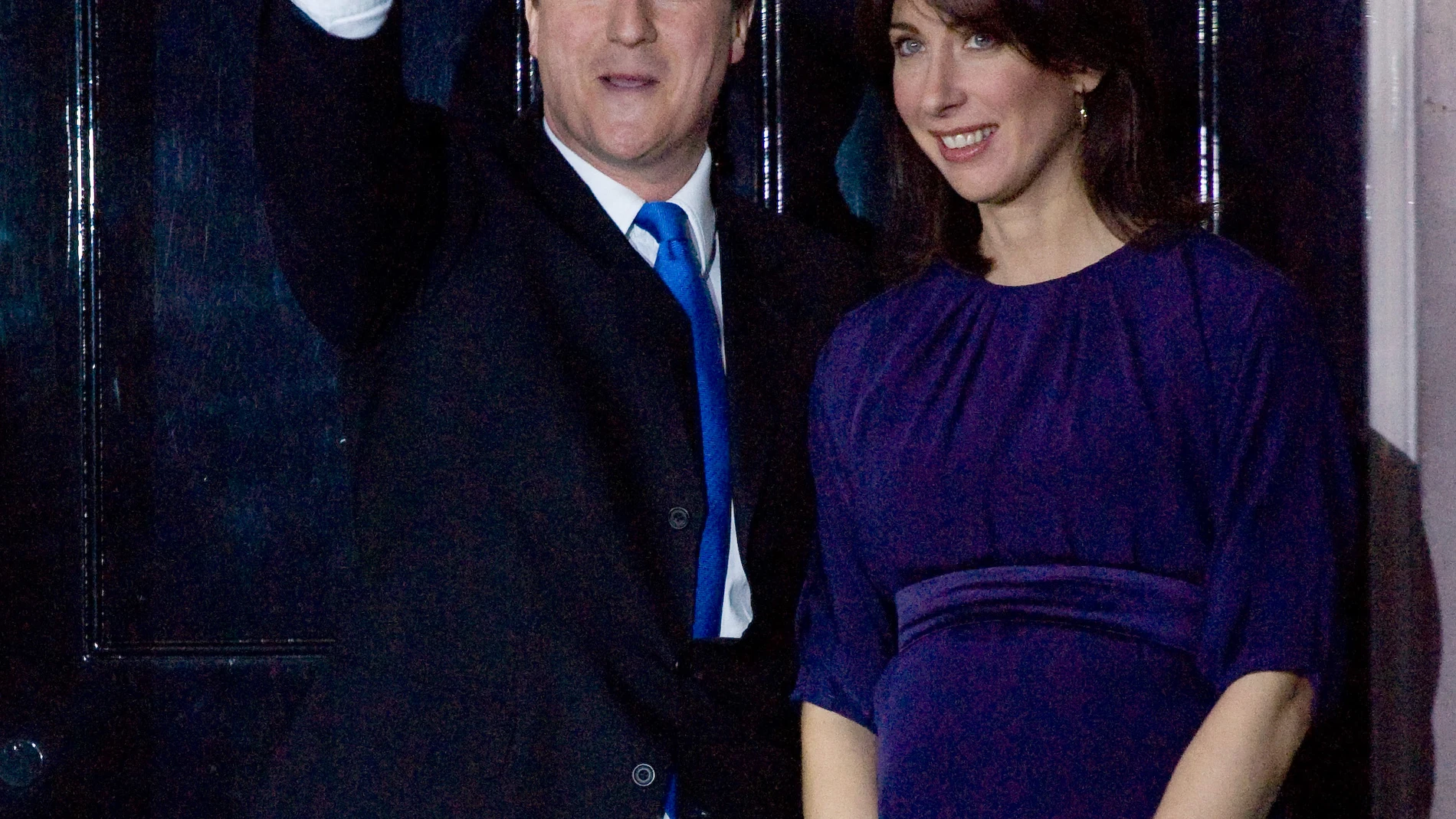 David Cameron y su mujer en Downing Street David Cameron y su mujer en Downing Street