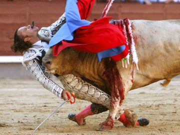 Cogida a Julio Aparicio