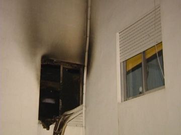 Dos menores intoxicados en el incendio de su casa