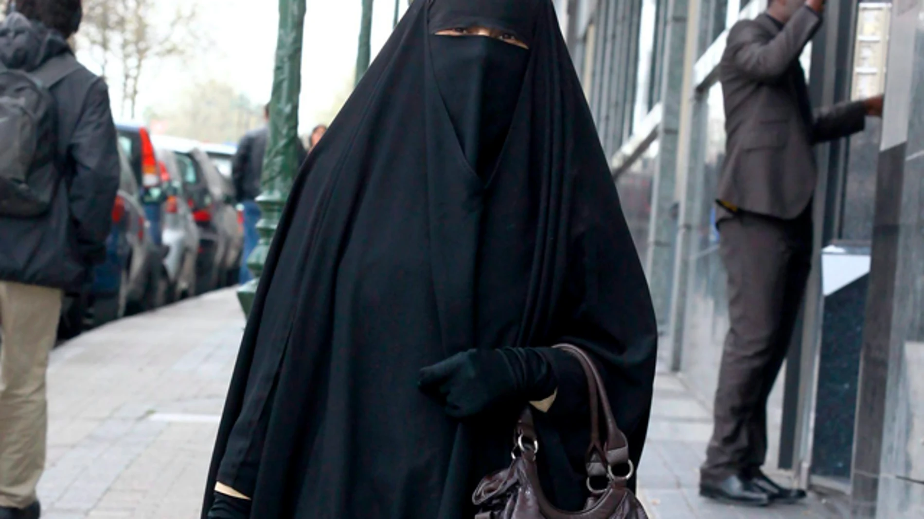 Lleida ratifica la prohibición del burka Lleida ratifica la prohibición del burka