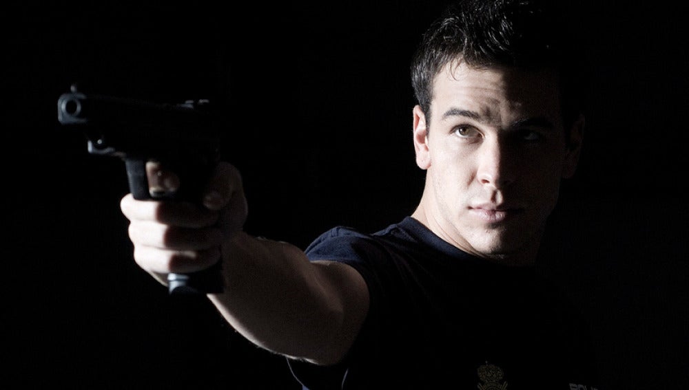 Mario Casas en una imagen de 'Los hombres de Paco'