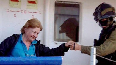 Los pasajeros del Rachel Corrie firman la repatriación voluntaria