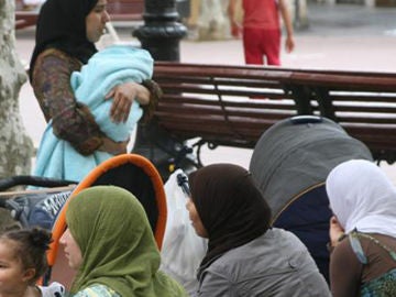 Mujeres musulmanas en un parque Mujeres musulmanas en un parque