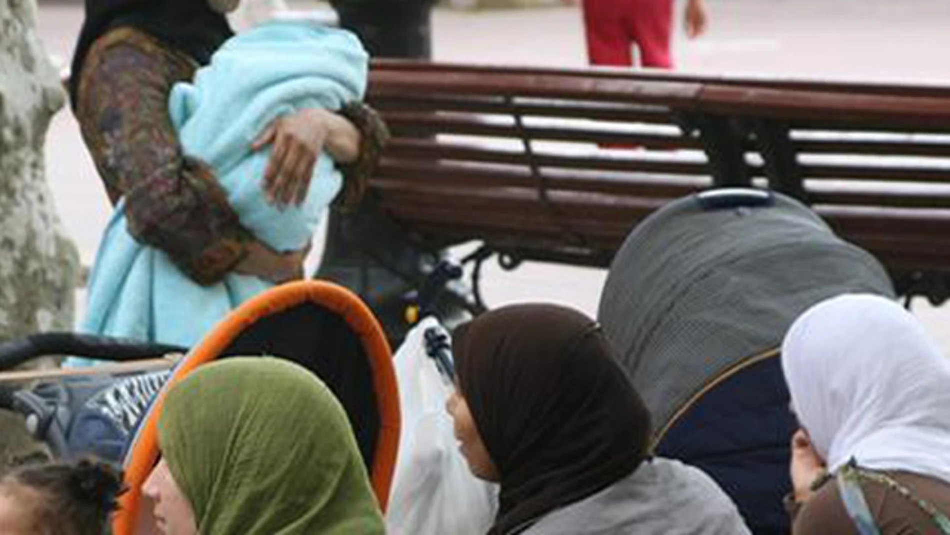 Mujeres musulmanas en un parque Mujeres musulmanas en un parque