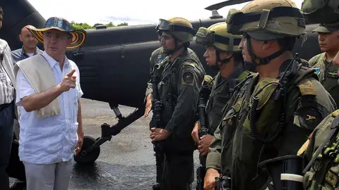 Liberan a 4 rehenes de las FARC Liberan a 4 rehenes de las FARC