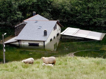 Vivienda inundada en El Bao (Asturias)