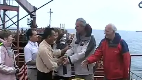 Rescatan un velero mientras estaba a la deriva Rescatan un velero mientras estaba a la deriva