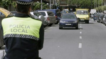 Policía local en la calle