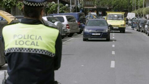 Polic&iacute;a local en la calle
