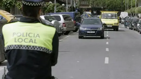 Policía local en la calle Policía local en la calle