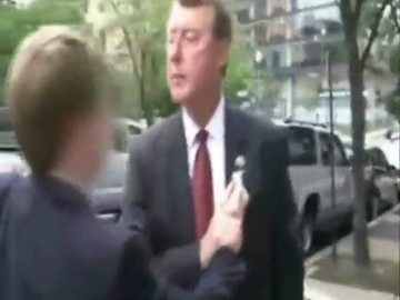 Agrede a un estudiante en plena calle