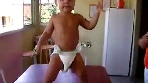 Bailando samba con dos años Bailando samba con dos años