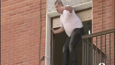 Un cubano amenaza con suicidarse